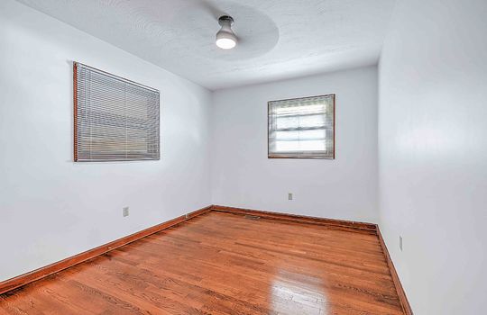 bedroom, windows, hardwood flooring, ceiling fan