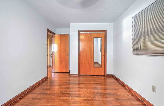 bedroom, hardwood flooring, window, closet