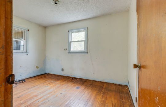bedroom, hardwood flooring, windows, fixer upper, closet