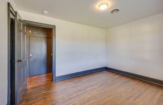 bedroom, hardwood flooring, closet