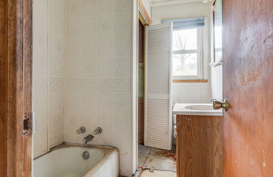 fixer upper, bathroom, tub/shower, toilet, sink