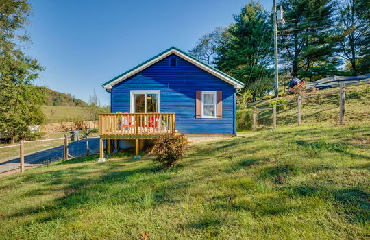 back yard, back deck, back door, fencing, vinyl siding, windows, mountain view