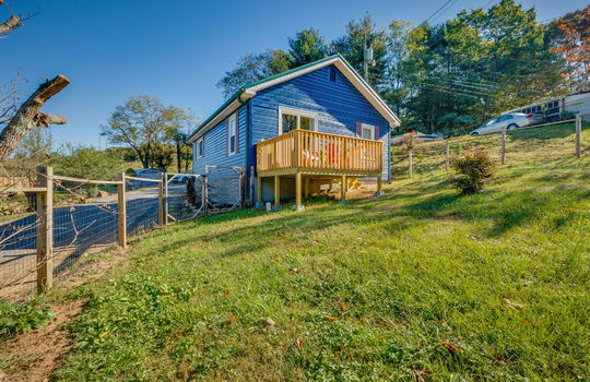 back yard, back deck, back door, fencing, vinyl siding, windows, mountain view