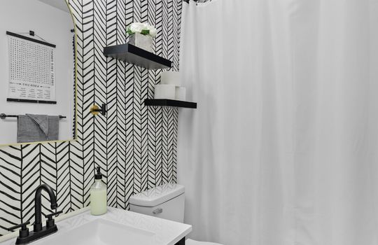 bathroom, sink, toilet, shower/tub