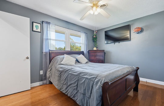 bedroom, hardwood flooring, windows, ceiling fan