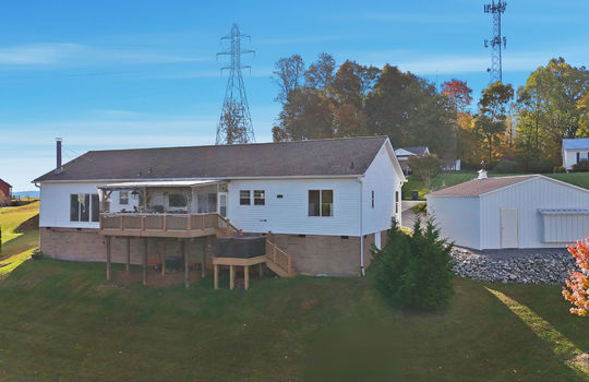 back of home, modular home, back deck, hot tub, detached garage
