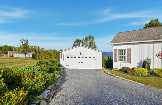 detached garage, driveway, gravel