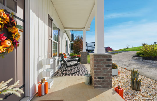 covered front porch, vinyl siding, front door, driveway, RV Parking