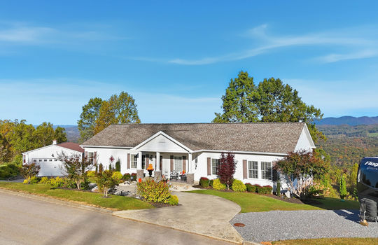 modular home, detached garage, driveway, covered front porch, mountain views, RV Parking