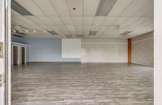 interior commercial space, commercial building for lease, vinyl flooring, ceiling tiles, fluorescent lighting