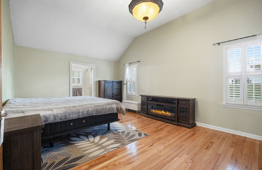 bedroom, primary bedroom, hardwood flooring, windows, permanent window blinds, ensuite bath