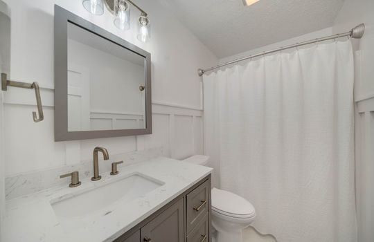 bathroom, shower/tub, sink, toilet