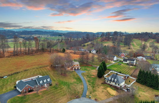 aerial view of home, driveway, neighboring homes, mountains,
