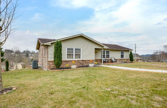 ranch style home, gravel sidewalk, front yard, landscaping, vinyl siding