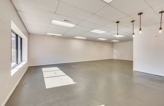 Commercial space for Lease, 950 sqft, showroom, fluorescent lighting, ceiling tiles