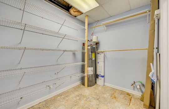 storage space, wire shelving