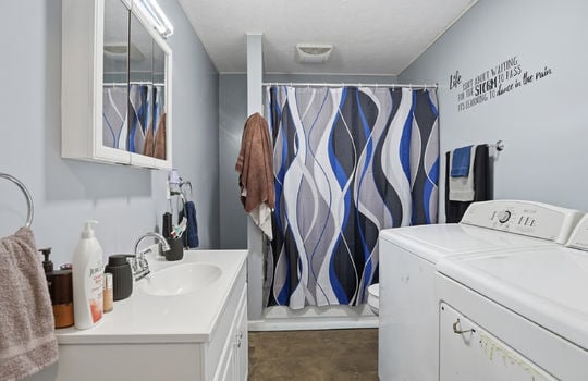 bathroom, shower/tub, toilet, sink, washer/dryer hookup