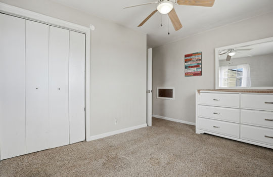 bedroom, windows, ceiling fan, carpet, closet