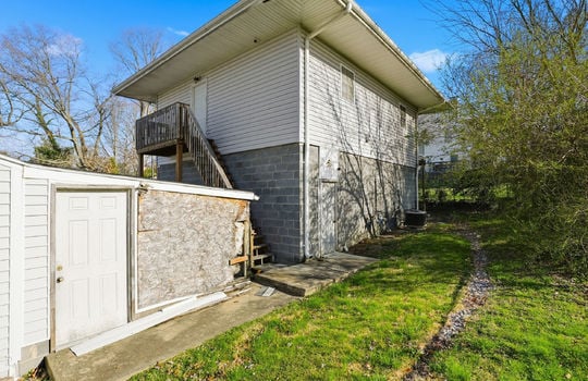 Apartment, garage, vinyl siding, stairs to upper level apartment