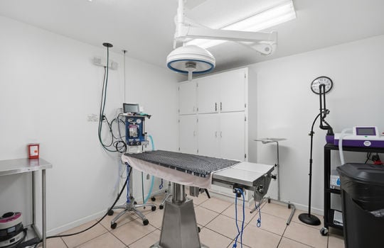 surgical suite, surgical table, lighting, tile flooring