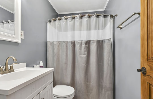 bathroom, sink, toilet, shower/tub