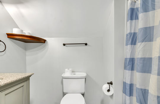 bathroom, sink, toilet, shower/tub