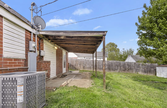covered back patio, back yard, fencing, storage shed, brick and vinyl exterior