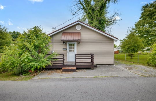 cottage, vinyl siding, front porch, front door, fencing