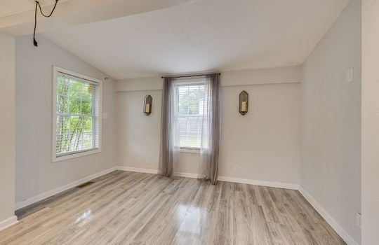 dining area, windows, laminate flooring