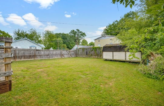 back yard, fencing, outbuilding/shed
