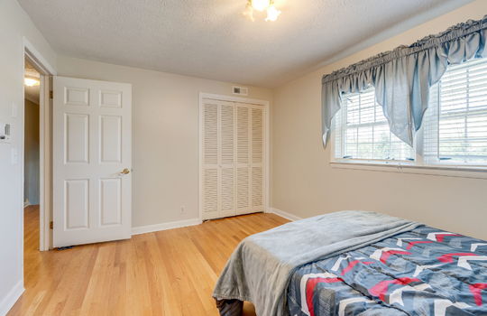bedroom, hardwood flooring, windows, closet