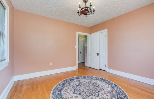 bedroom, hardwood flooring, closet
