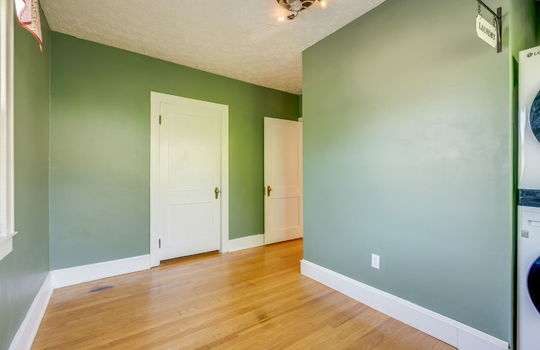 bedroom, closet, hardwood flooring, laundry space