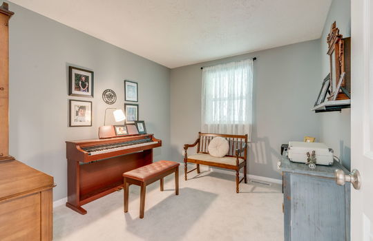 third bedroom, carpet, window
