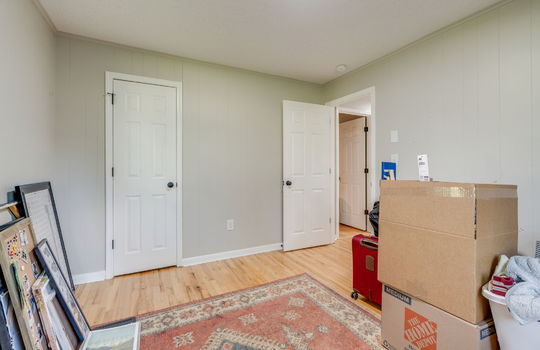 bedroom, hardwood flooring, closet