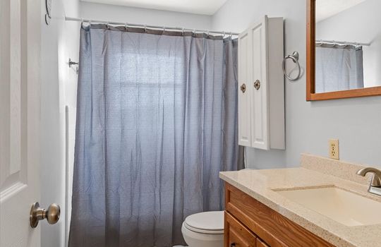 bathroom, toilet, sink, shower/tub