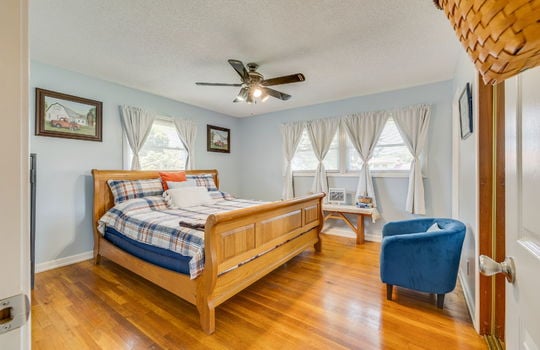 bedroom, hardwood flooring, windows, ceiling fan