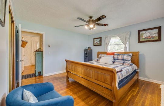 bedroom, hardwood flooring, windows, ceiling fan