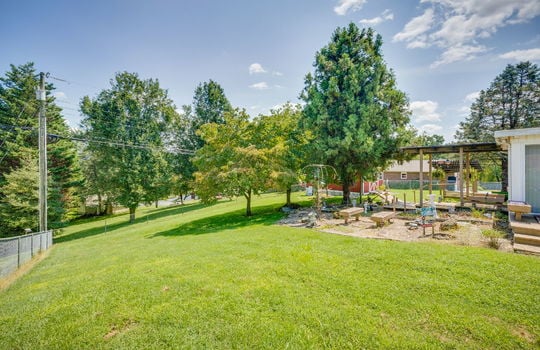 back yard, fencing, landscaping, covered back deck,