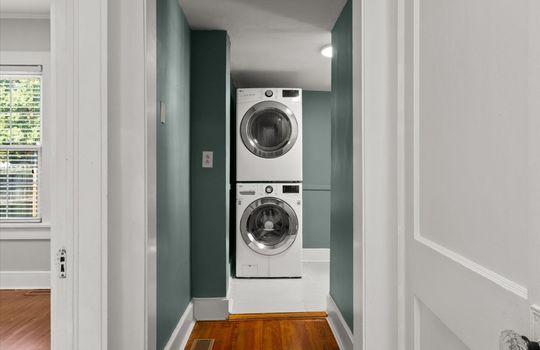 hallway, laundry space, washer/dryer hookups
