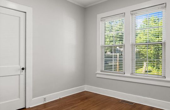 bedroom, windows, hardwood flooring, closet