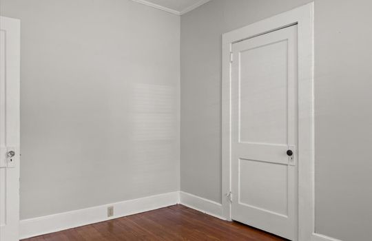 bedroom, hardwood flooring, closet