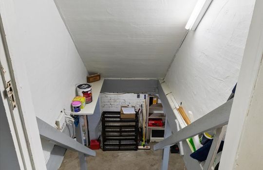 stairs to basement