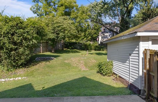 back yard, fencing, landscaping, patio