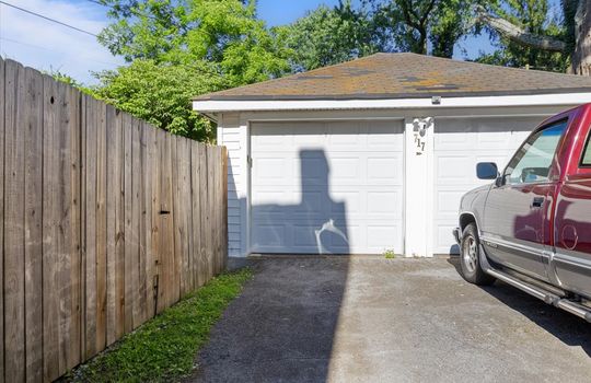 shared garage space, 1 garage space