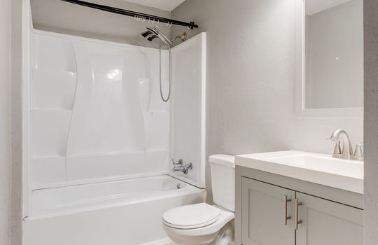 full bathroom, shower/tub, toilet, sink