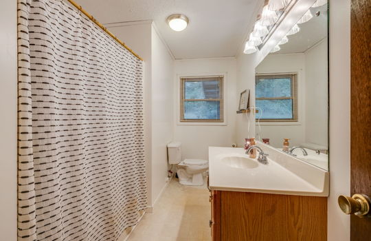 bathroom, toilet, sink, shower/tub