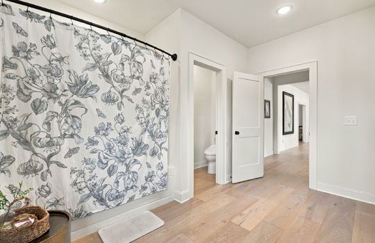 bathroom, shower/tub, water closet, hardwood flooring