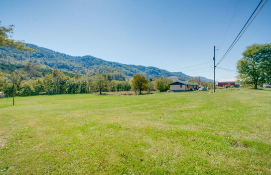 back yard, mountain views, neighboring homes