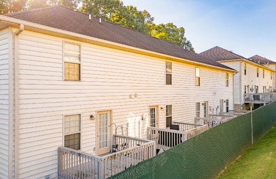 back of town homes, back deck, vinyl siding, fencing